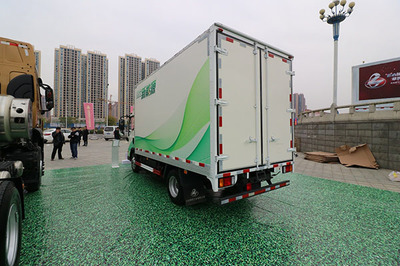 新能源時(shí)代，看我的！乘龍L2 EV輕卡躍市而來(lái)，引領(lǐng)城市配送新變革